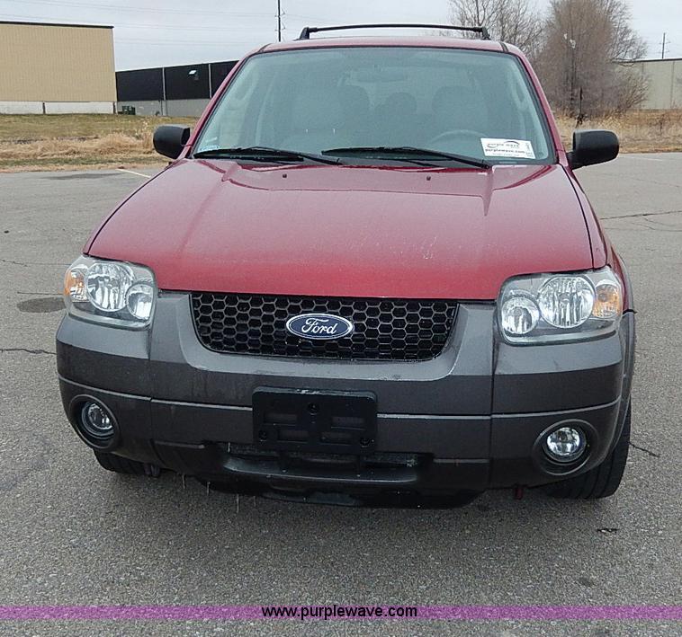 image for item I9451 2005 Ford Escape XLT SUV