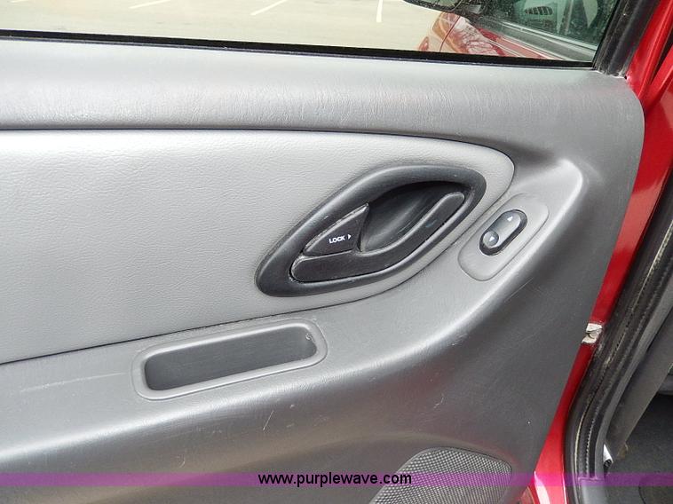 image for item I9451 2005 Ford Escape XLT SUV