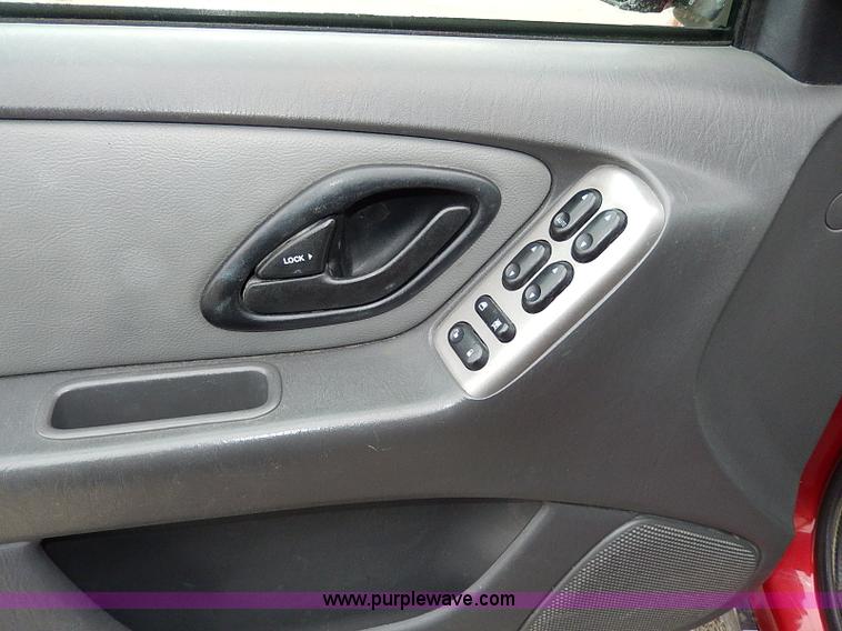 image for item I9451 2005 Ford Escape XLT SUV