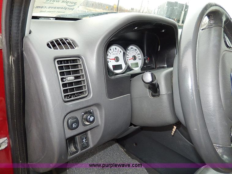 image for item I9451 2005 Ford Escape XLT SUV