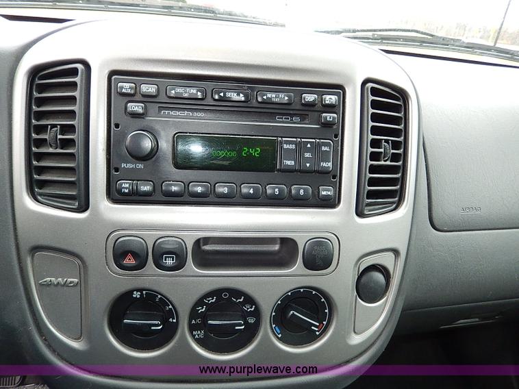 image for item I9451 2005 Ford Escape XLT SUV