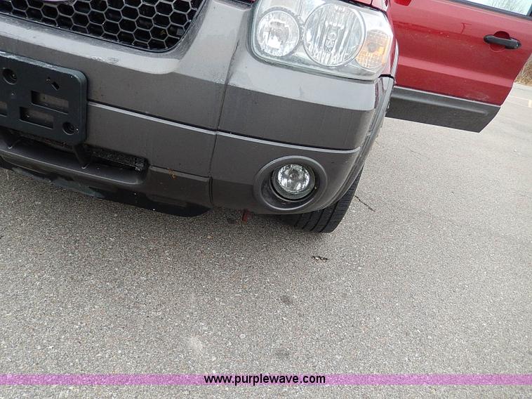image for item I9451 2005 Ford Escape XLT SUV