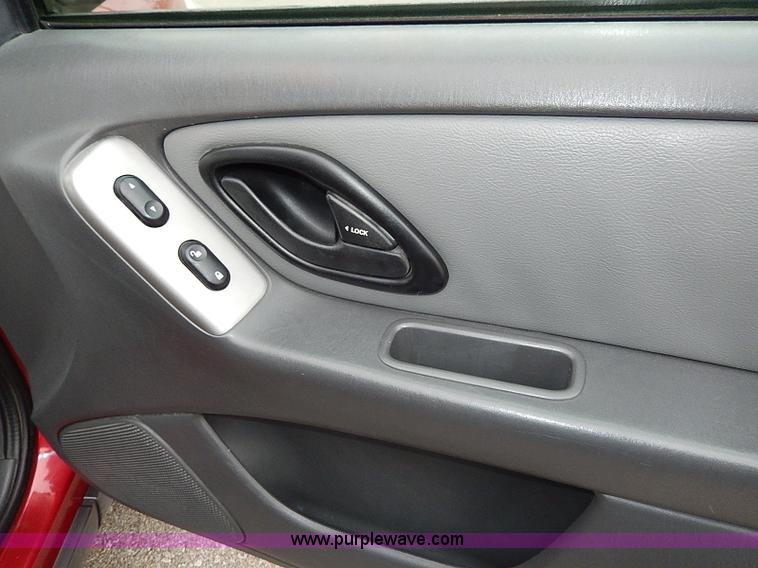 image for item I9451 2005 Ford Escape XLT SUV