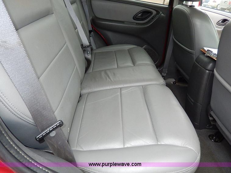 image for item I9451 2005 Ford Escape XLT SUV