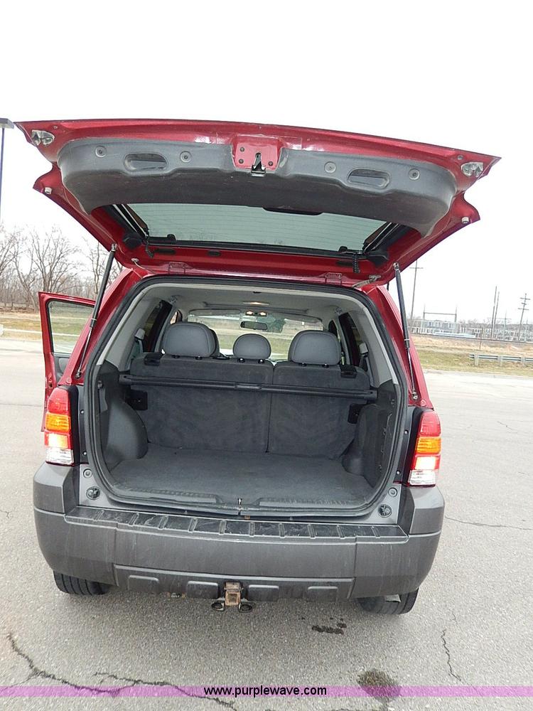 image for item I9451 2005 Ford Escape XLT SUV