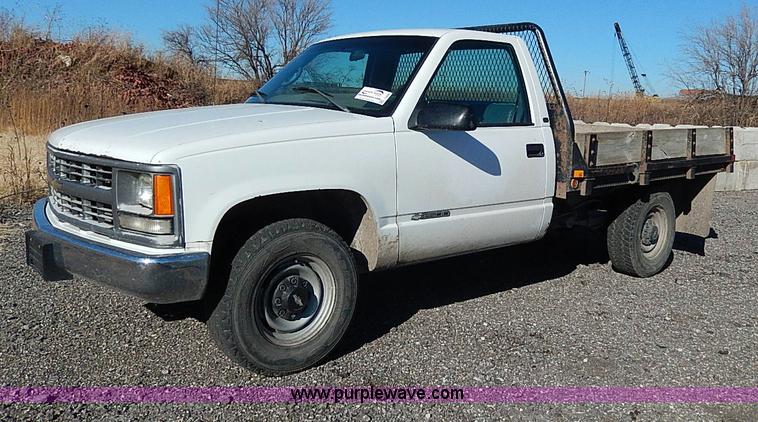 image for item I9499 1998 Chevrolet Cheyenne 2500 flatbed truck