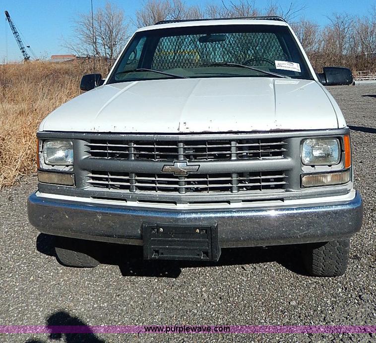 image for item I9499 1998 Chevrolet Cheyenne 2500 flatbed truck