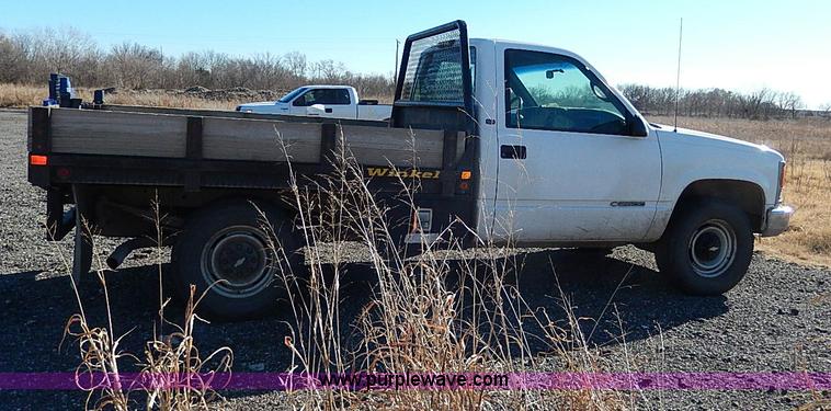 image for item I9499 1998 Chevrolet Cheyenne 2500 flatbed truck