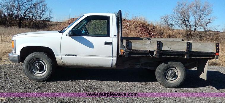 image for item I9499 1998 Chevrolet Cheyenne 2500 flatbed truck