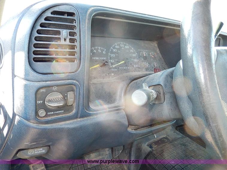 image for item I9499 1998 Chevrolet Cheyenne 2500 flatbed truck