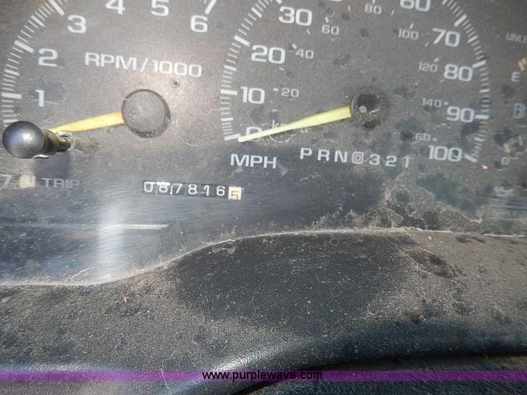 image for item I9499 1998 Chevrolet Cheyenne 2500 flatbed truck