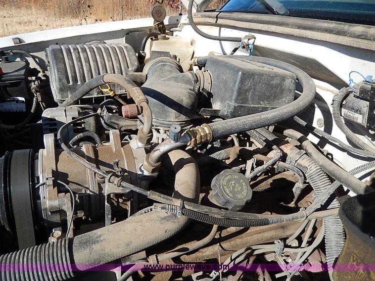 image for item I9499 1998 Chevrolet Cheyenne 2500 flatbed truck