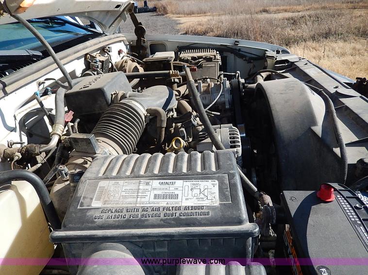 image for item I9499 1998 Chevrolet Cheyenne 2500 flatbed truck