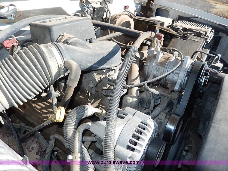 image for item I9499 1998 Chevrolet Cheyenne 2500 flatbed truck