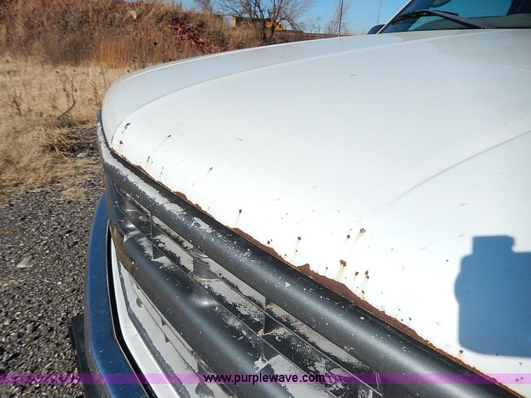 image for item I9499 1998 Chevrolet Cheyenne 2500 flatbed truck