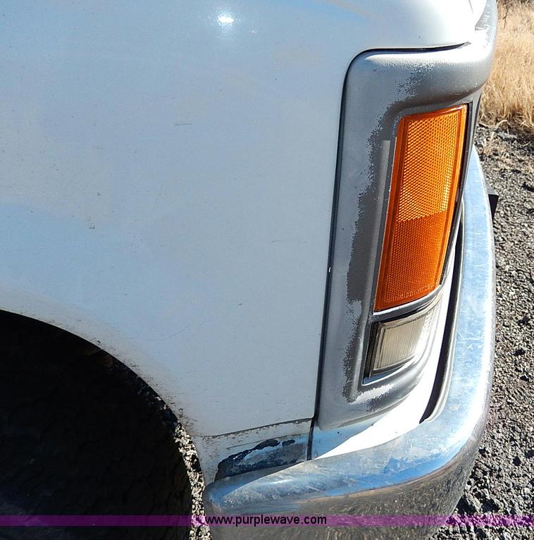 image for item I9499 1998 Chevrolet Cheyenne 2500 flatbed truck