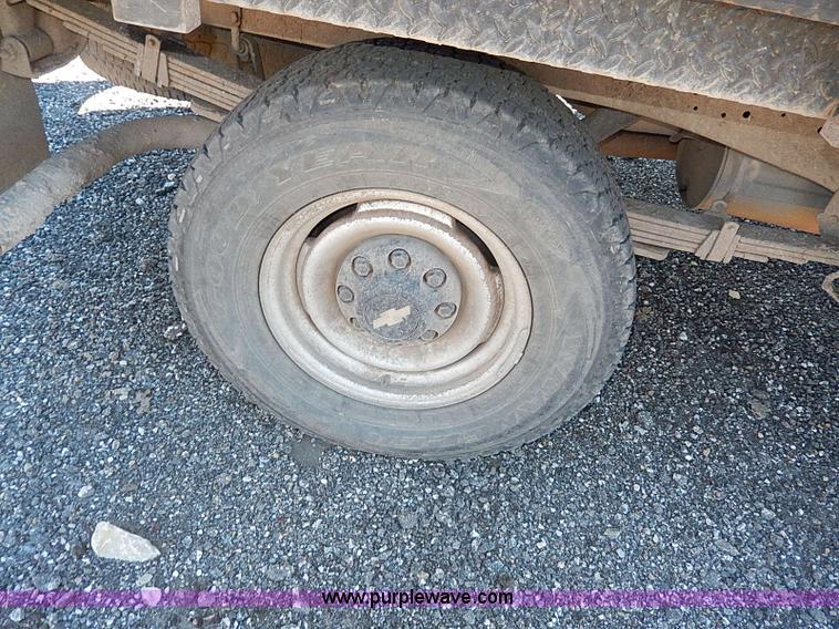 image for item I9499 1998 Chevrolet Cheyenne 2500 flatbed truck