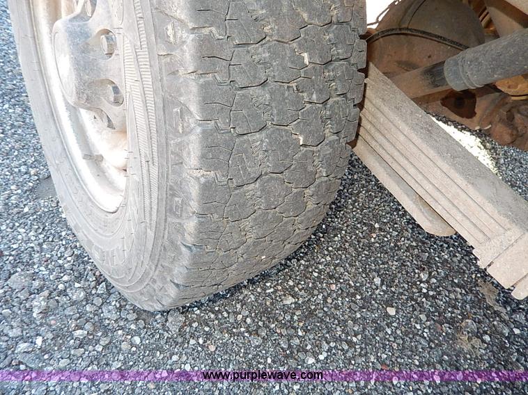 image for item I9499 1998 Chevrolet Cheyenne 2500 flatbed truck