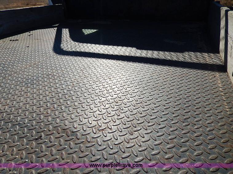 image for item I9499 1998 Chevrolet Cheyenne 2500 flatbed truck