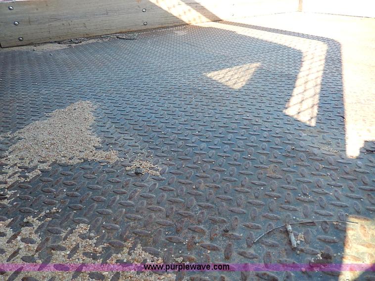 image for item I9499 1998 Chevrolet Cheyenne 2500 flatbed truck