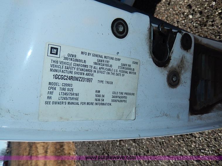 image for item I9499 1998 Chevrolet Cheyenne 2500 flatbed truck