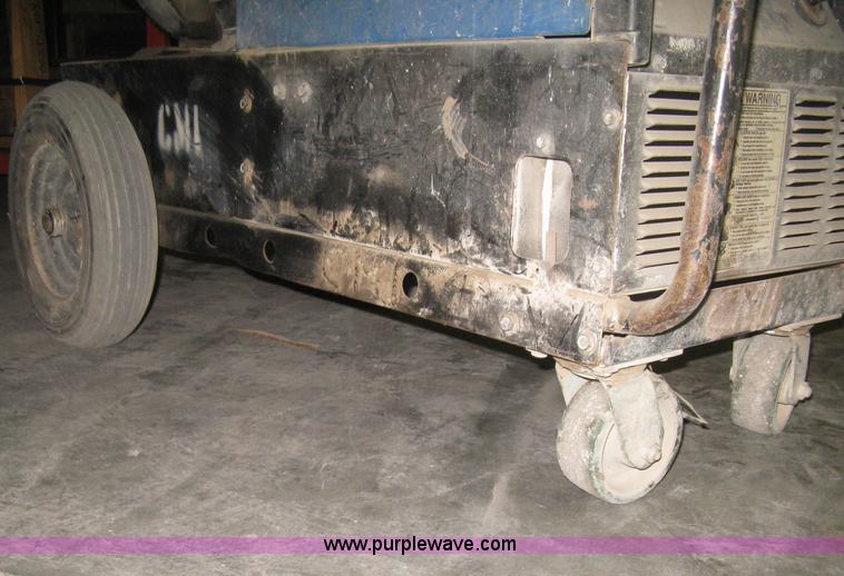 image for item AX9565 Miller Bobcat 225G welder/generator