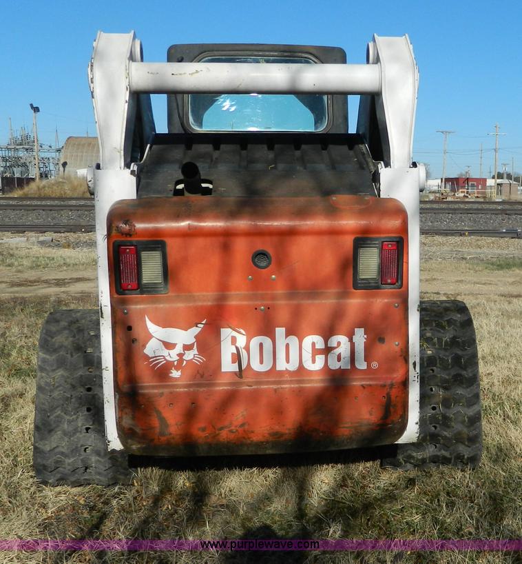 image for item D6076 2006 Bobcat T300 track skid steer