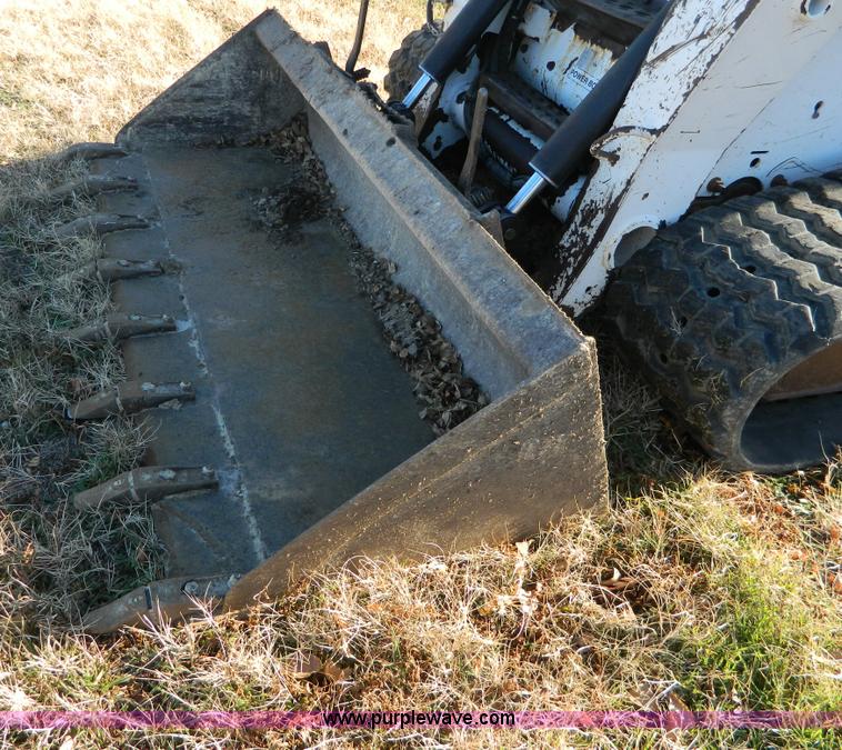 image for item D6076 2006 Bobcat T300 track skid steer