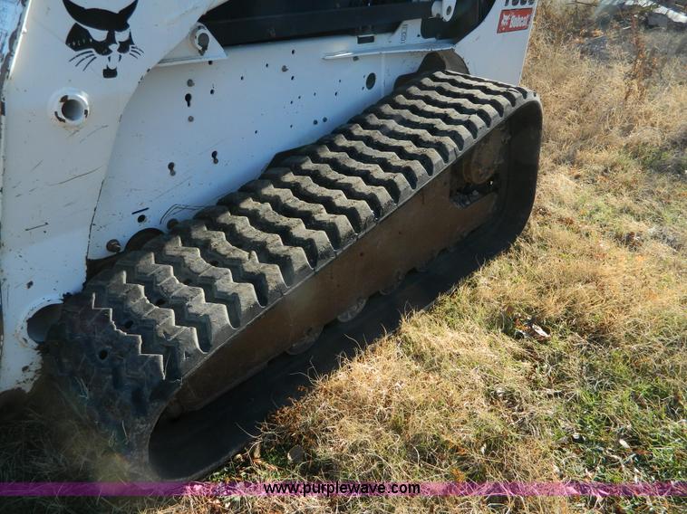 image for item D6076 2006 Bobcat T300 track skid steer