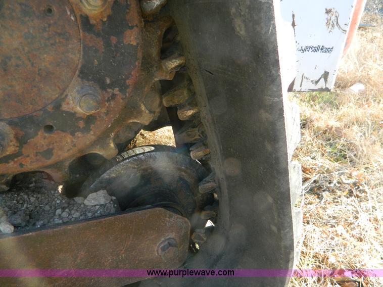 image for item D6076 2006 Bobcat T300 track skid steer