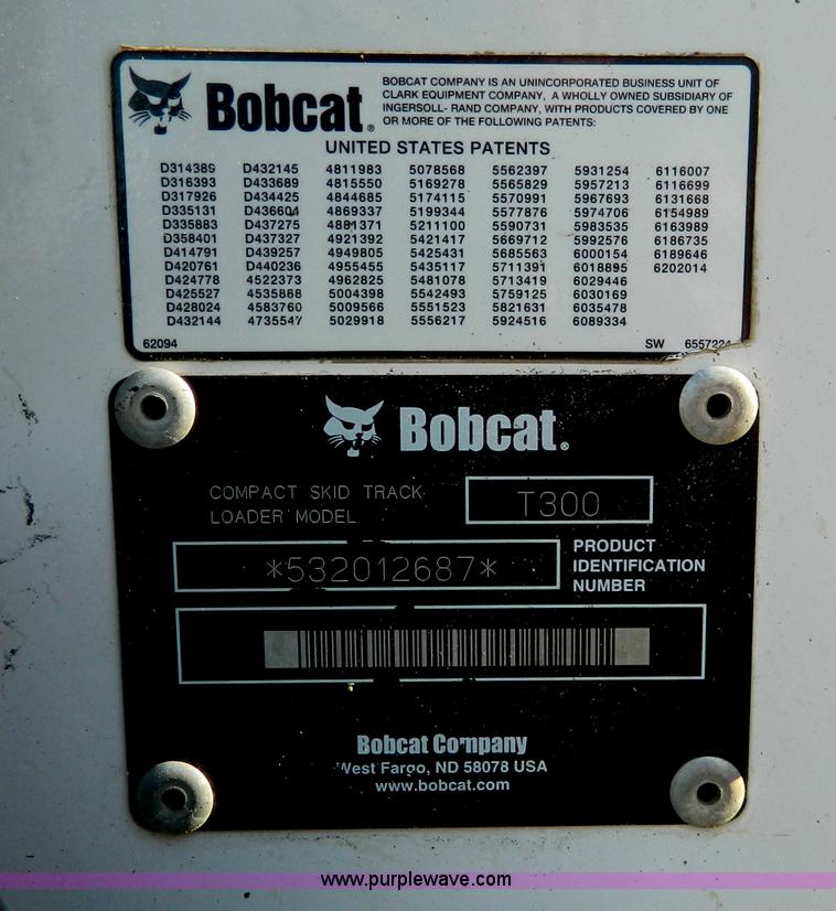 image for item D6076 2006 Bobcat T300 track skid steer