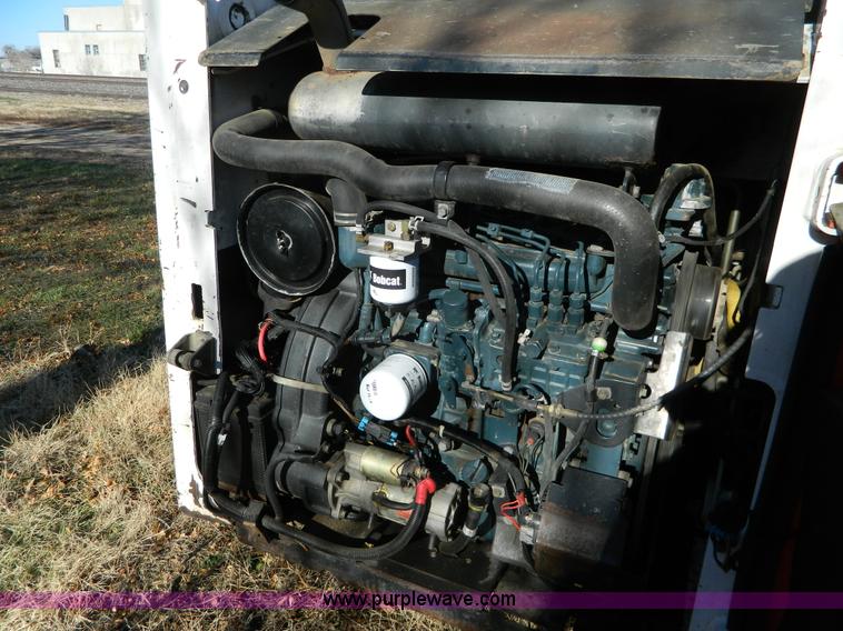 image for item D6076 2006 Bobcat T300 track skid steer