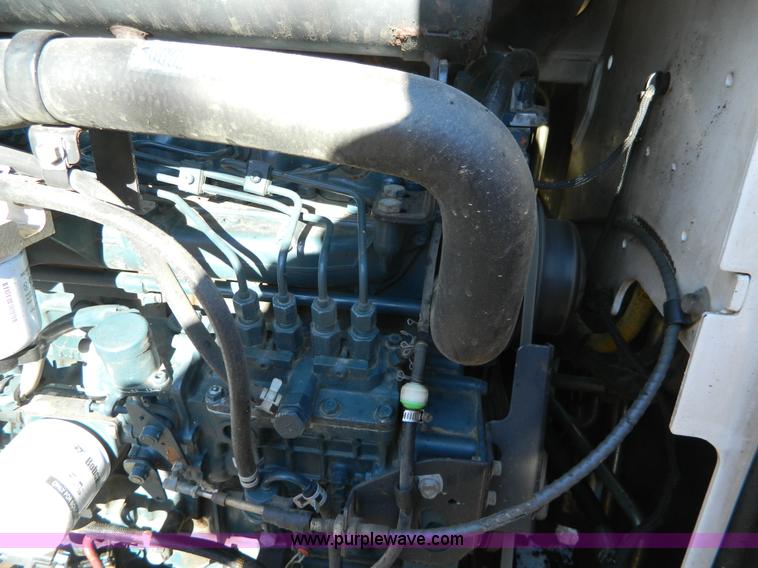 image for item D6076 2006 Bobcat T300 track skid steer