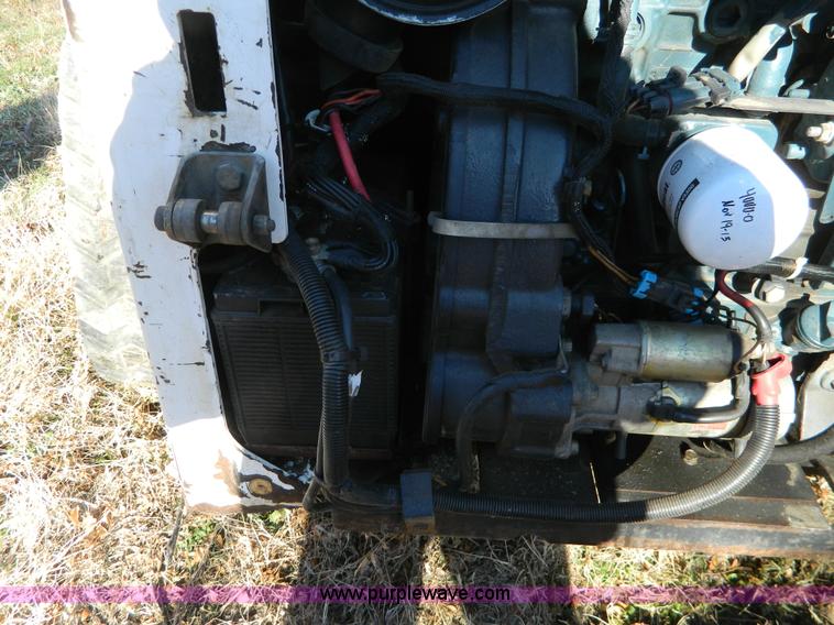 image for item D6076 2006 Bobcat T300 track skid steer