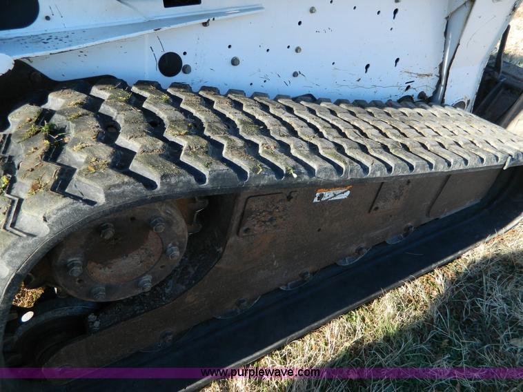 image for item D6076 2006 Bobcat T300 track skid steer