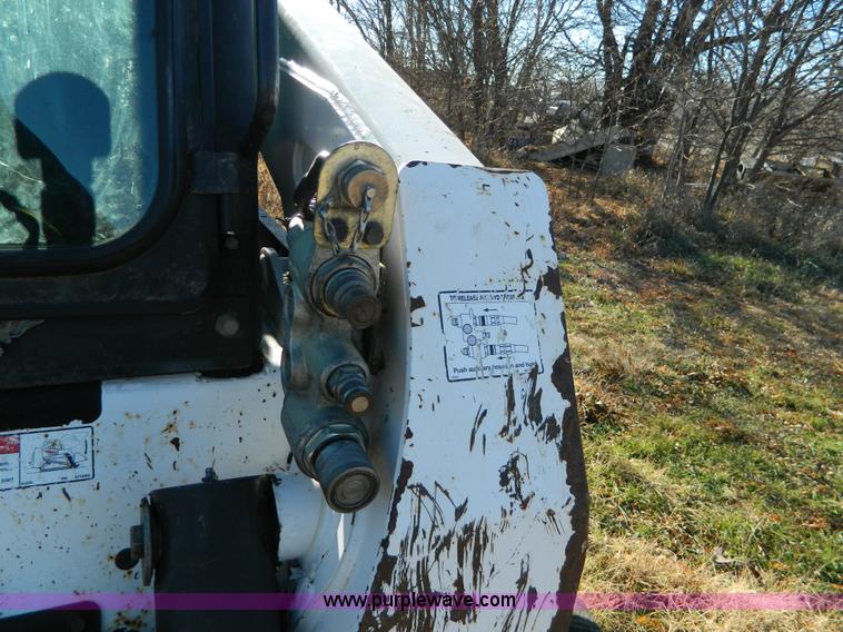 image for item D6076 2006 Bobcat T300 track skid steer