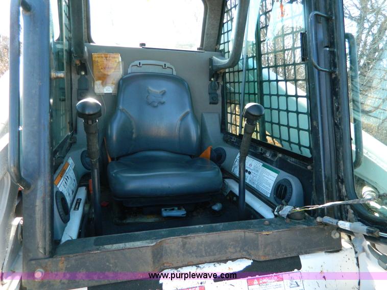 image for item D6076 2006 Bobcat T300 track skid steer