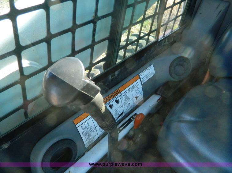 image for item D6076 2006 Bobcat T300 track skid steer