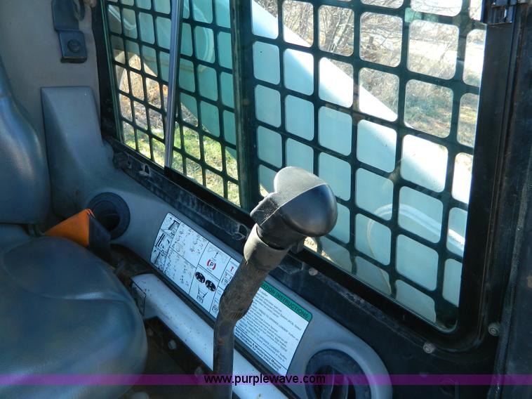 image for item D6076 2006 Bobcat T300 track skid steer