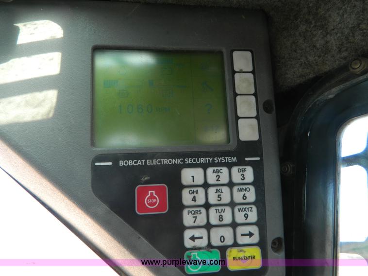 image for item D6076 2006 Bobcat T300 track skid steer