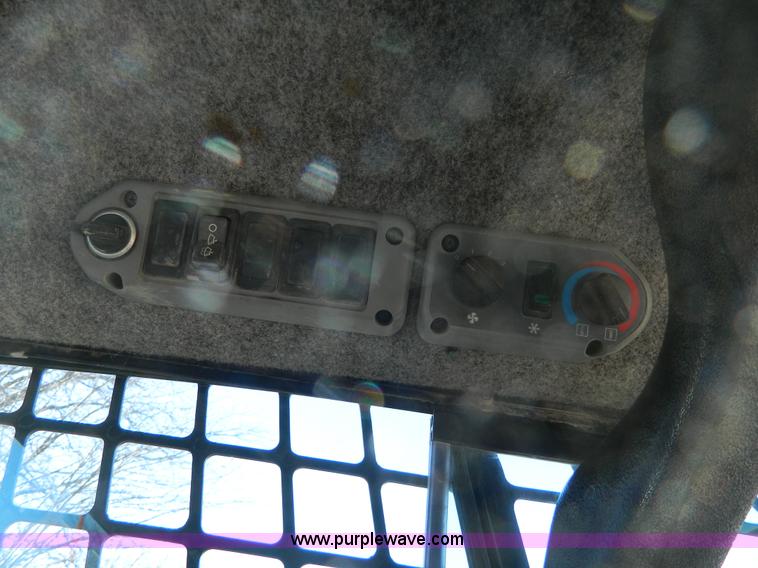 image for item D6076 2006 Bobcat T300 track skid steer