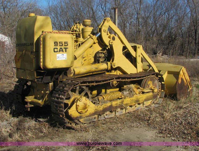 image for item E2672 1957 Caterpillar 955 track loader