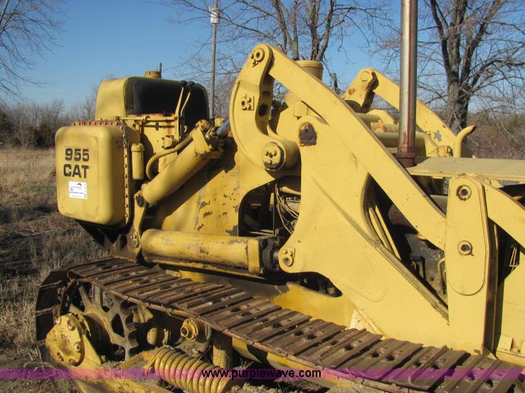 image for item E2672 1957 Caterpillar 955 track loader