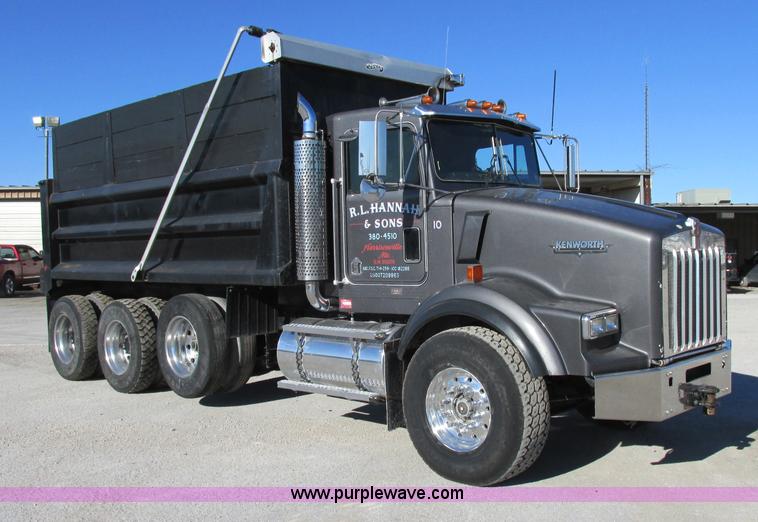 image for item F5385 2005 Kenworth T800 triple axle dump truck