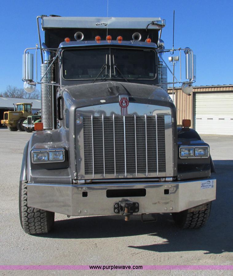 image for item F5385 2005 Kenworth T800 triple axle dump truck