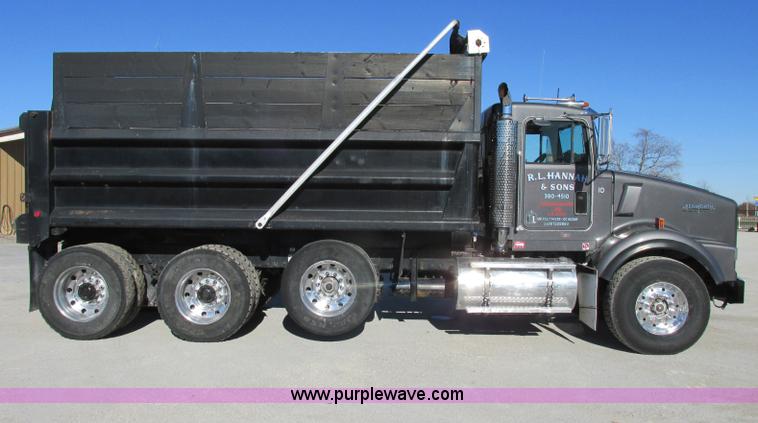 image for item F5385 2005 Kenworth T800 triple axle dump truck
