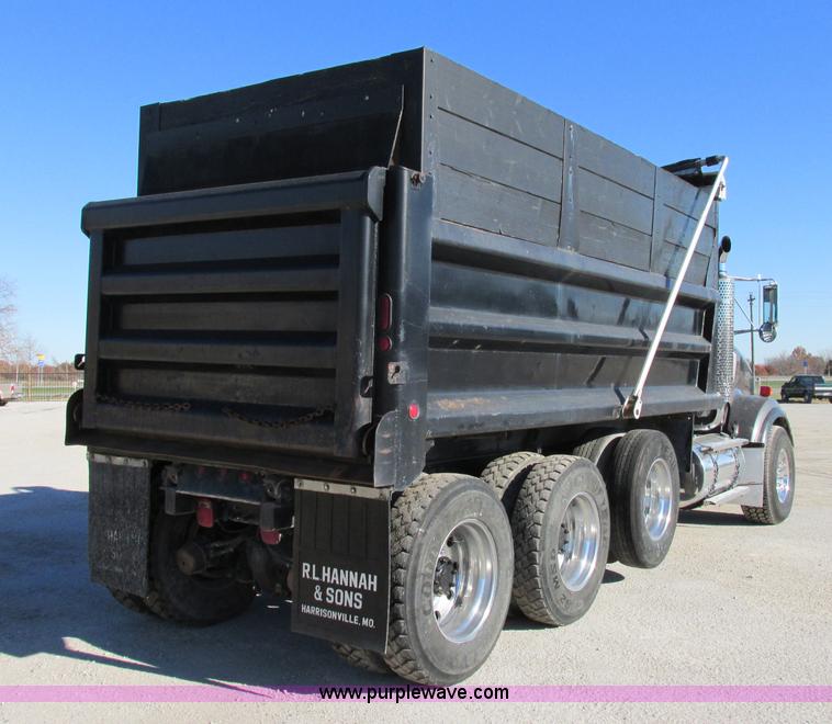 image for item F5385 2005 Kenworth T800 triple axle dump truck
