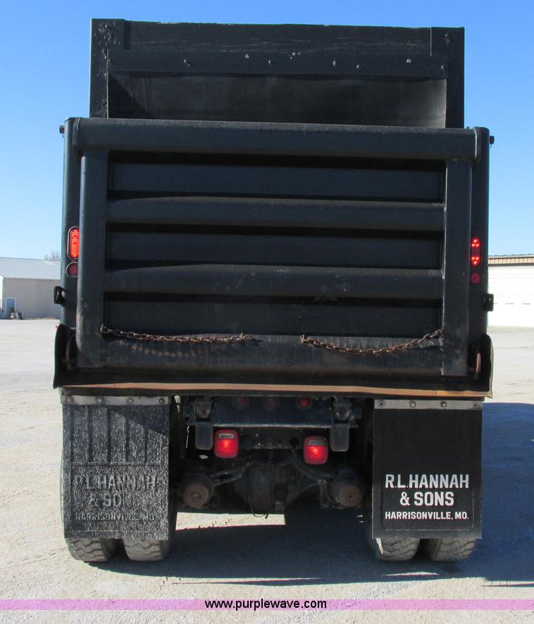 image for item F5385 2005 Kenworth T800 triple axle dump truck