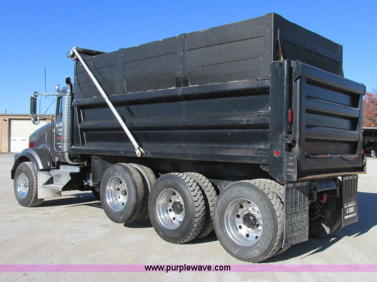 image for item F5385 2005 Kenworth T800 triple axle dump truck