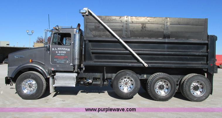 image for item F5385 2005 Kenworth T800 triple axle dump truck